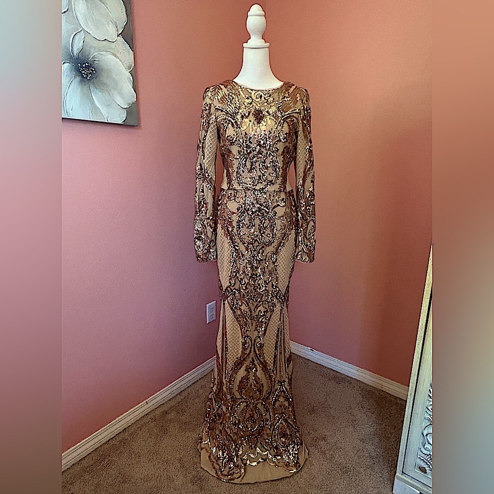 Betsy & Adam elegant vintage glamour long sleeve Sequined Gown in Champagne, 8 - Picture 3 of 12